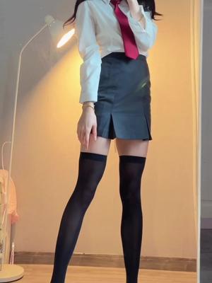 ⁣食物链的顶端是姐姐 #美女 #大长腿 #jk制服 #夏季穿搭 #纯情女高